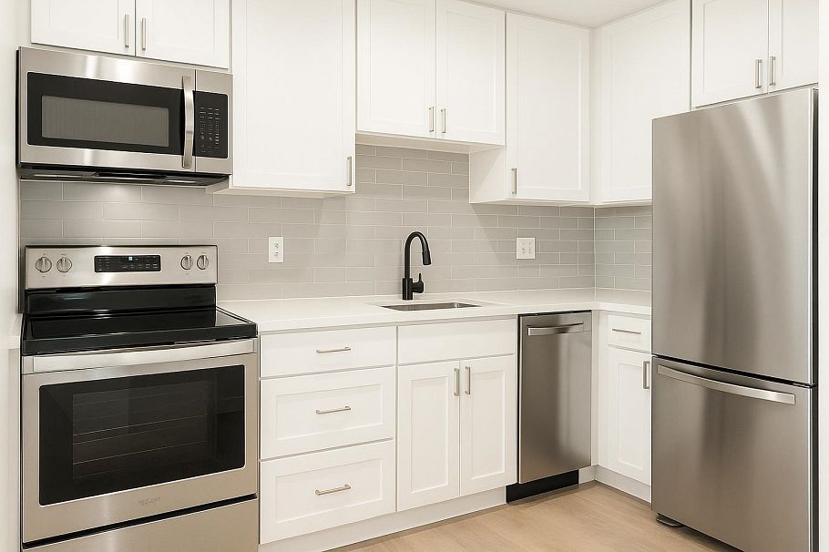 101 1429 E 4th Avenue Vancouver, BC - 5