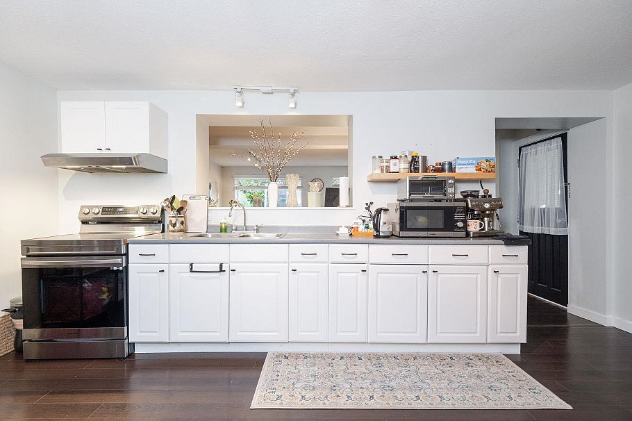 445 W 26th Street North Vancouver, BC - 25