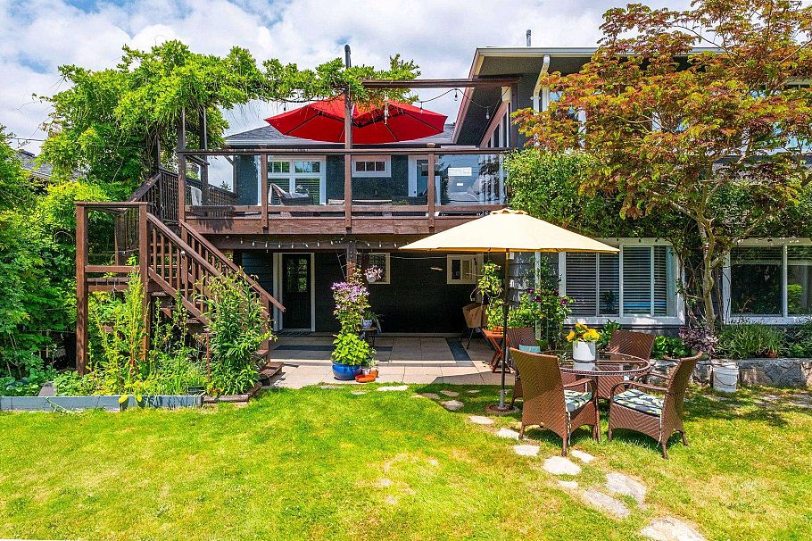 445 W 26th Street North Vancouver, BC - 36