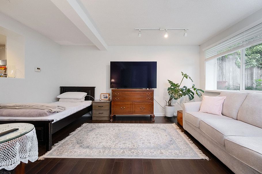 445 W 26th Street North Vancouver, BC - 27