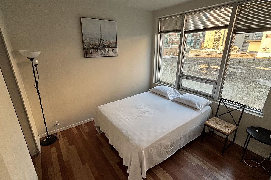 310 989 Nelson Street Vancouver, BC - 2