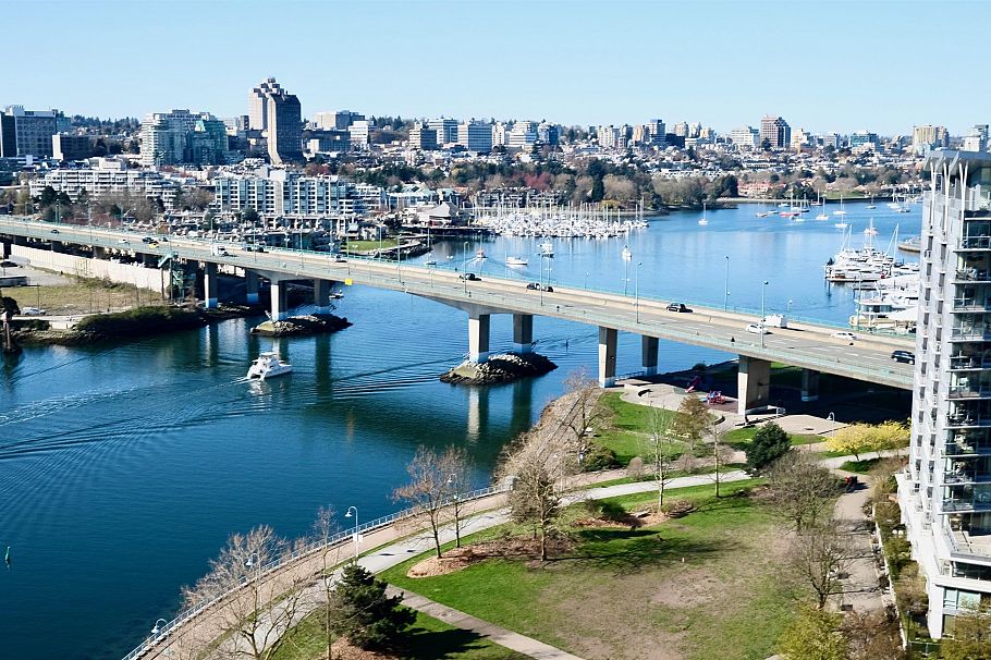 2005 8 Smithe Mews Vancouver, BC - 2