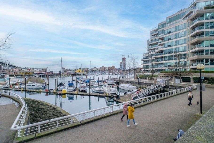 2207 1500 Howe Street Vancouver, BC - 5