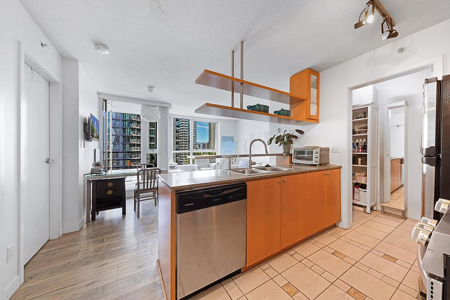 1607 1495 Richard Street Vancouver, BC - 9