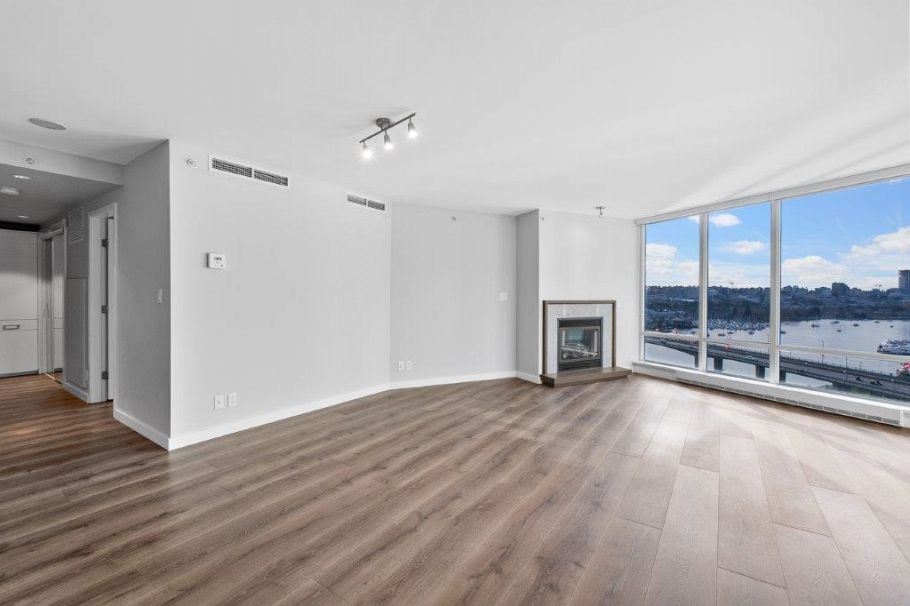 2005 8 Smithe Mews Vancouver, BC - 3