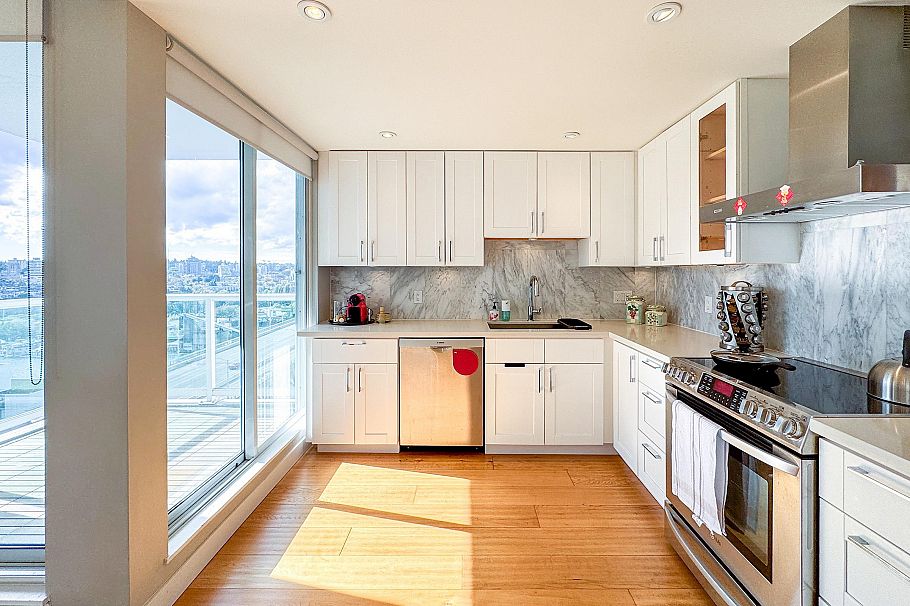 2207 1500 Howe Street Vancouver, BC - 15