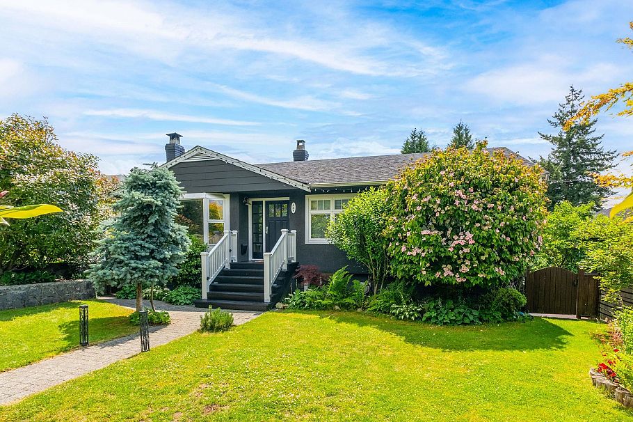 445 W 26th Street North Vancouver, BC - 37