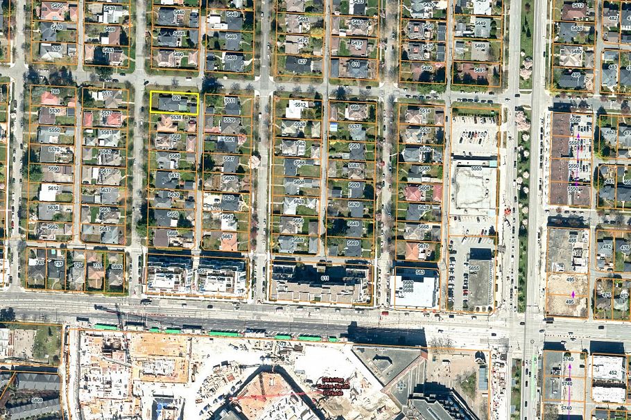 692 W 39th Avenue Vancouver, BC - 4