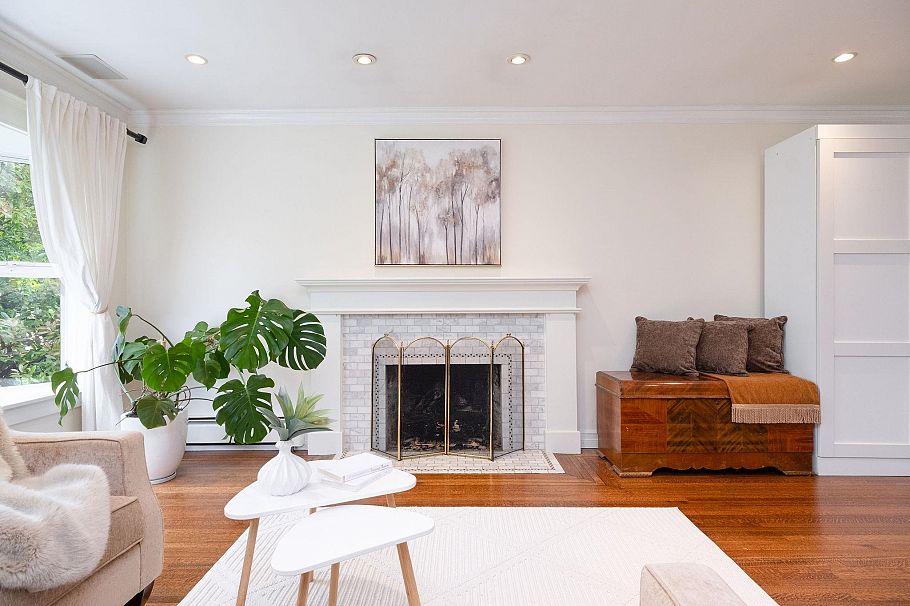 445 W 26th Street North Vancouver, BC - 3