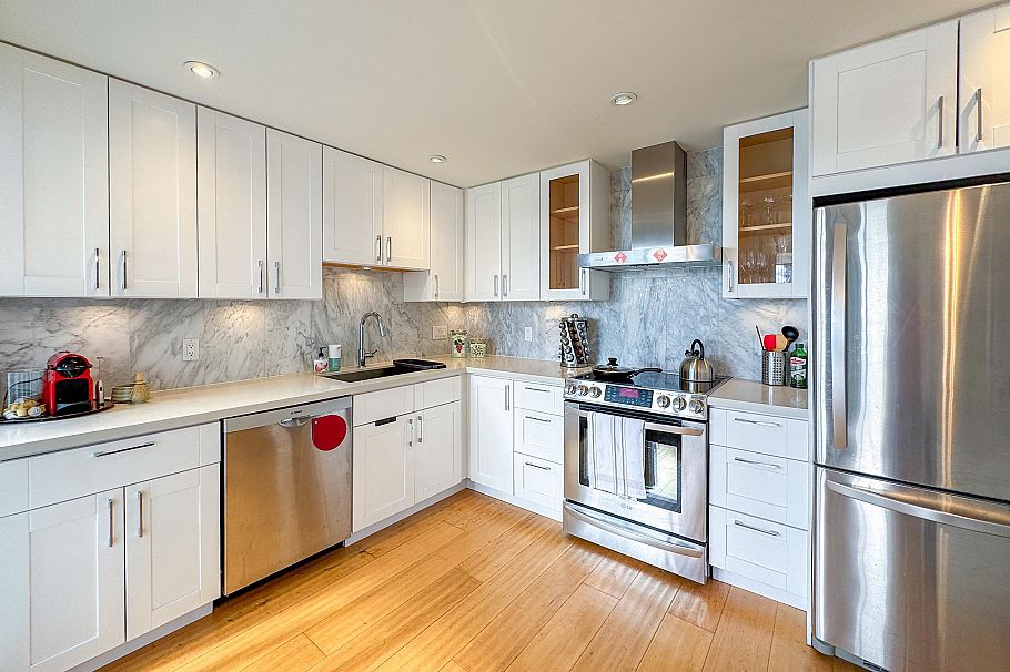 2207 1500 Howe Street Vancouver, BC - 16