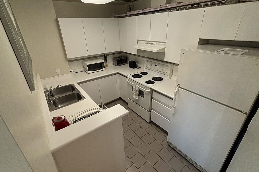 310 989 Nelson Street Vancouver, BC - 5