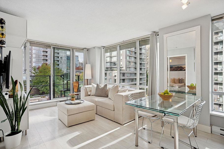 811 1088 Richards Street Vancouver, BC - 2