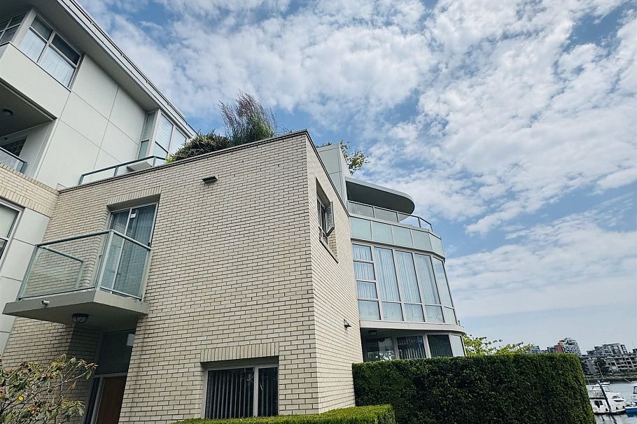 122 1228 Marinaside Crescent Vancouver, BC - 3