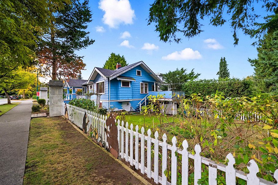 3791 Inverness Street Vancouver, BC - 2