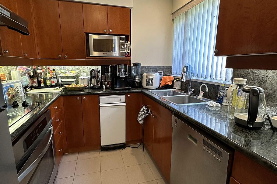 122 1228 Marinaside Crescent Vancouver, BC - 18