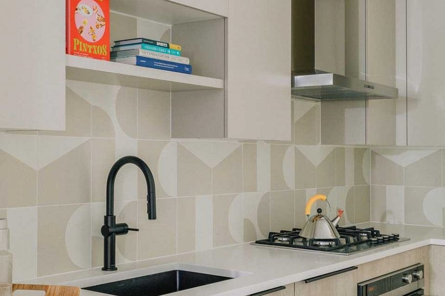 209 322 E 15th Avenue Vancouver, BC - 5