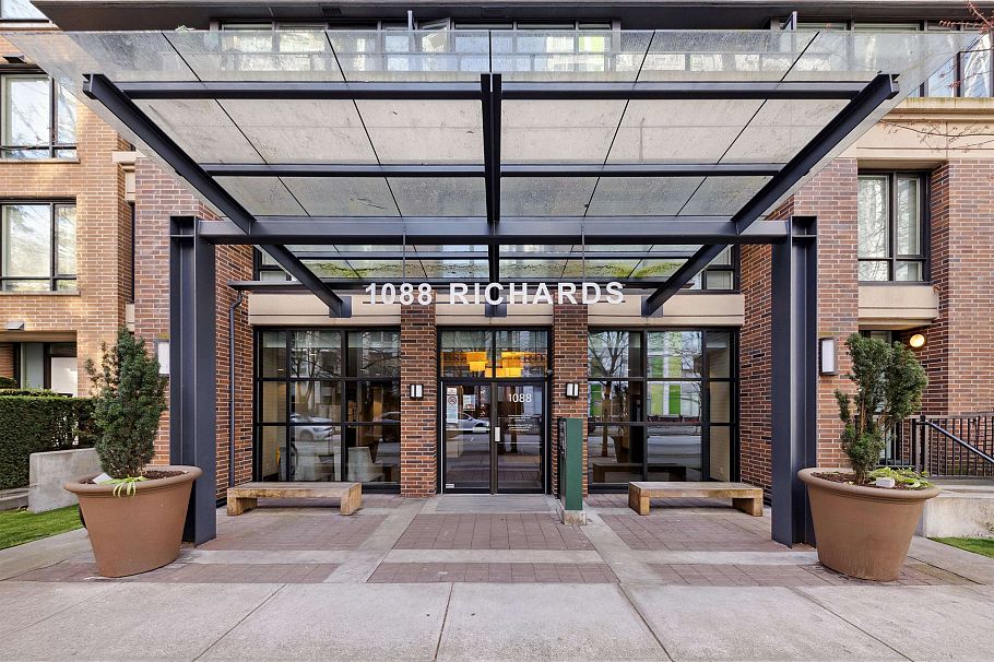 811 1088 Richards Street Vancouver, BC - 1