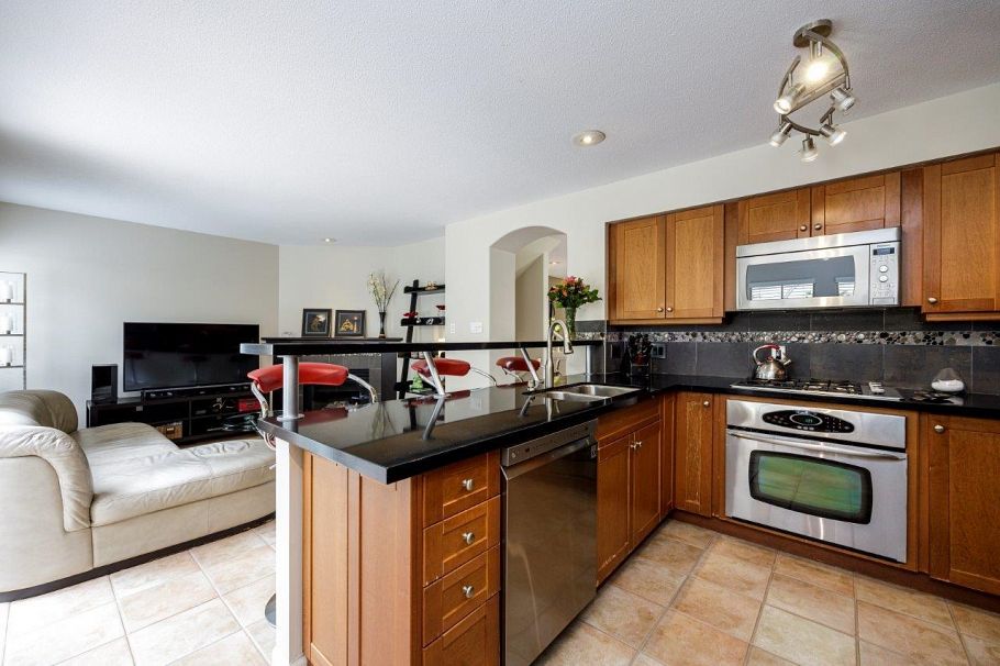 50 1550 Larkhall Crescent North Vancouver, BC - 12