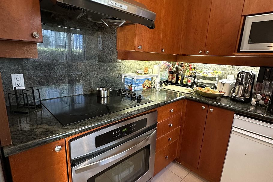 122 1228 Marinaside Crescent Vancouver, BC - 10