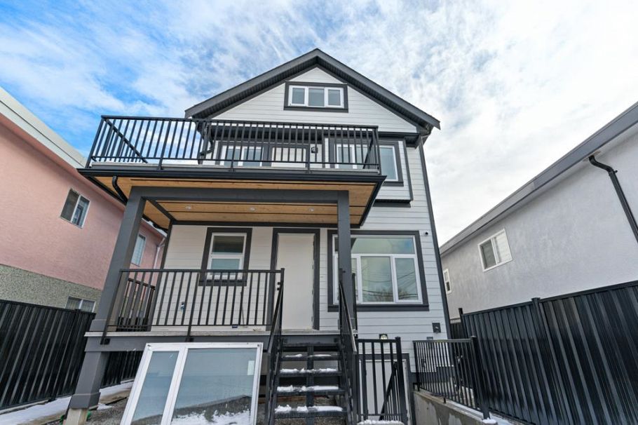 6749 Knight Street Vancouver, BC - 3