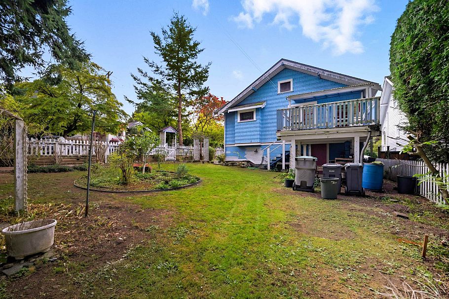 3791 Inverness Street Vancouver, BC - 4