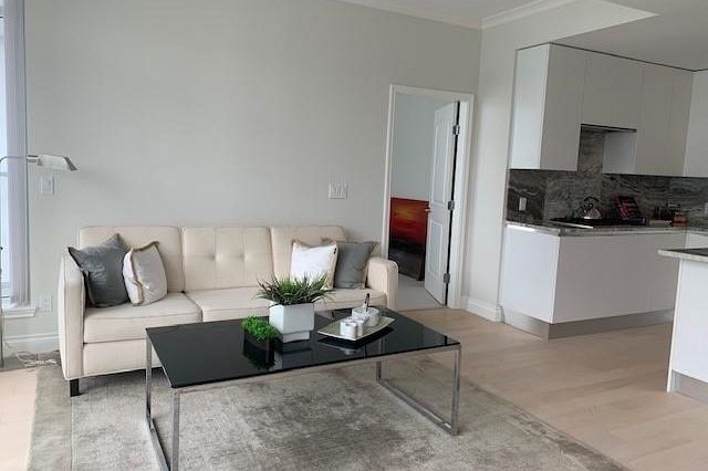 904 175 Victory Ship Way North Vancouver, BC - 2