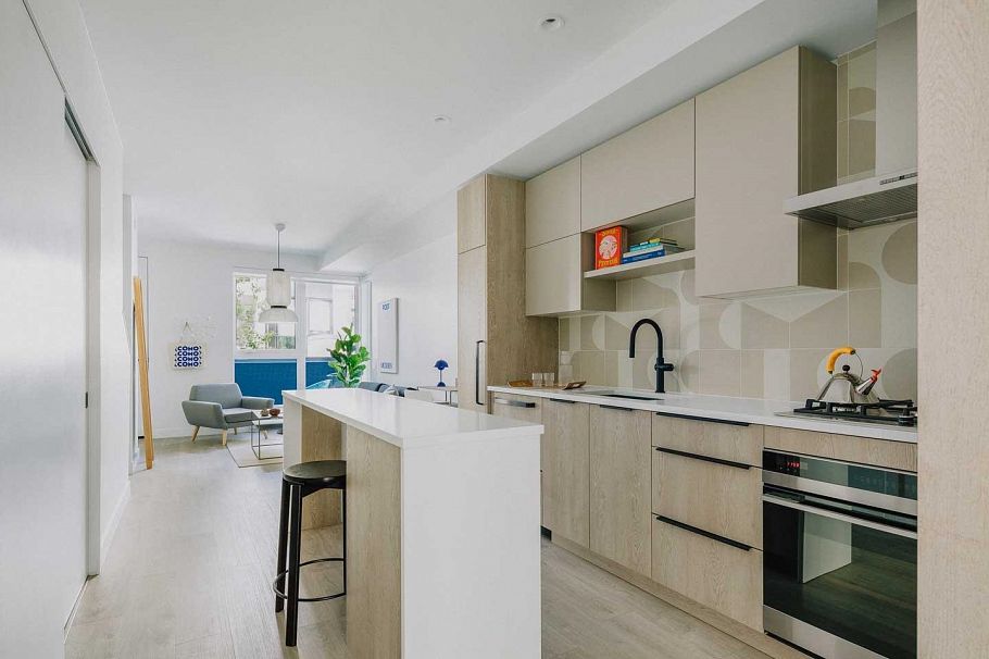 209 322 E 15th Avenue Vancouver, BC - 2