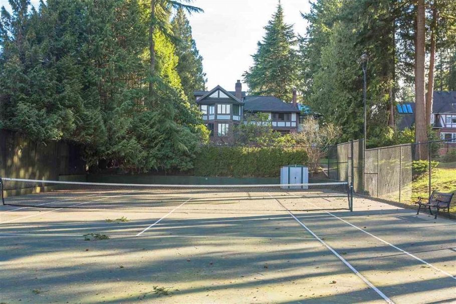 4777 W 2nd Avenue Vancouver, BC - 9