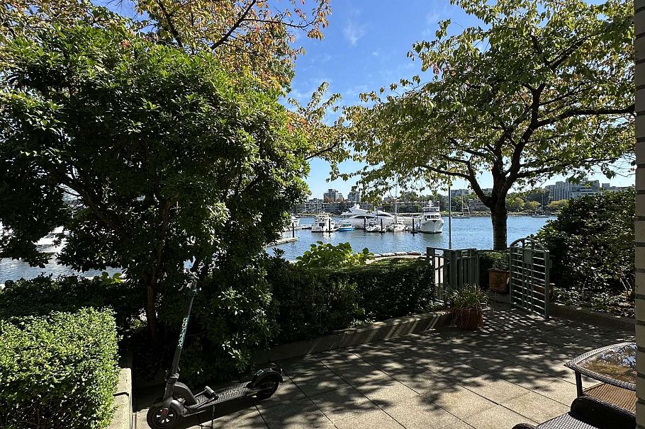 122 1228 Marinaside Crescent Vancouver, BC - 7