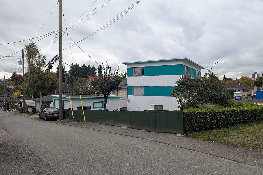 2984 Clark Drive Vancouver, BC - 4