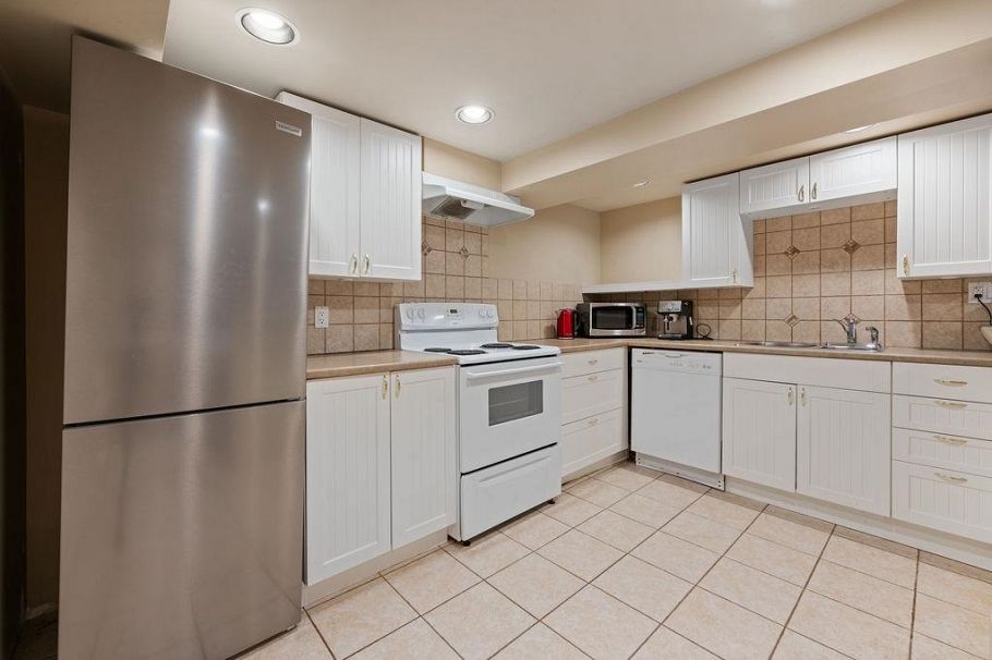 3190 St. Georges Avenue North Vancouver, BC - 36