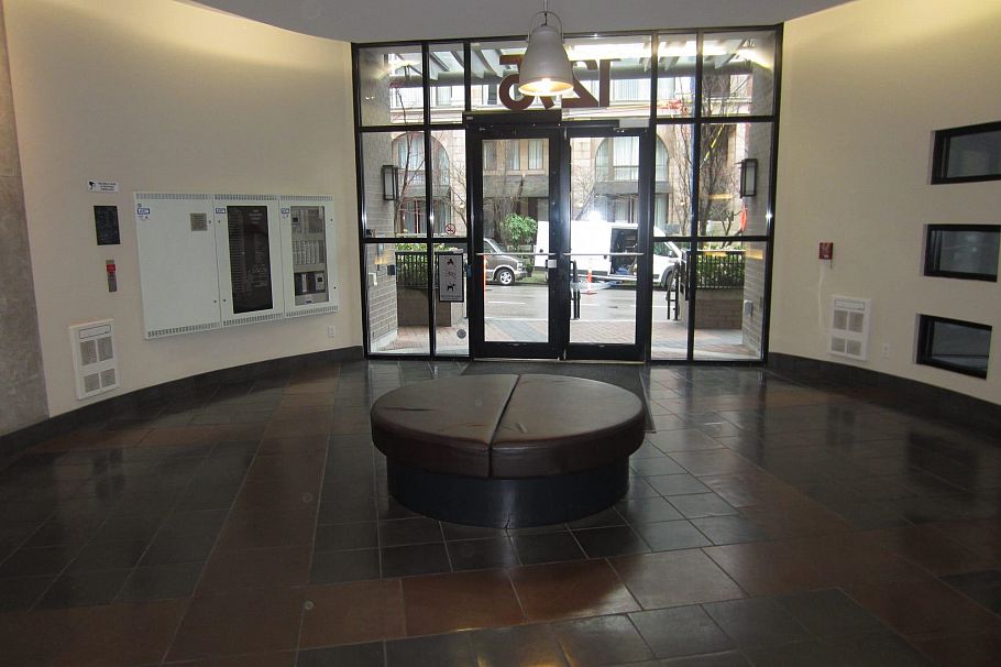 302 1295 Richards Street Vancouver, BC - 2