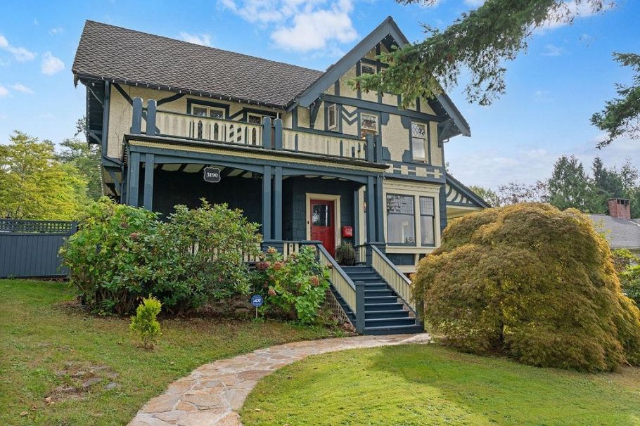 3190 St. Georges Avenue North Vancouver, BC - 1