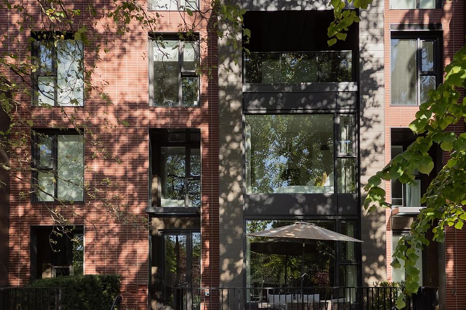 1577 W 57th Avenue Vancouver, BC - 1