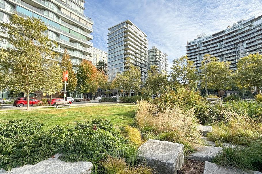 1210 1708 Columbia Street Vancouver, BC - 5