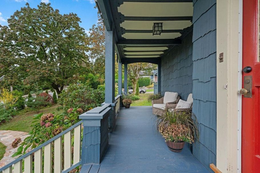 3190 St. Georges Avenue North Vancouver, BC - 2