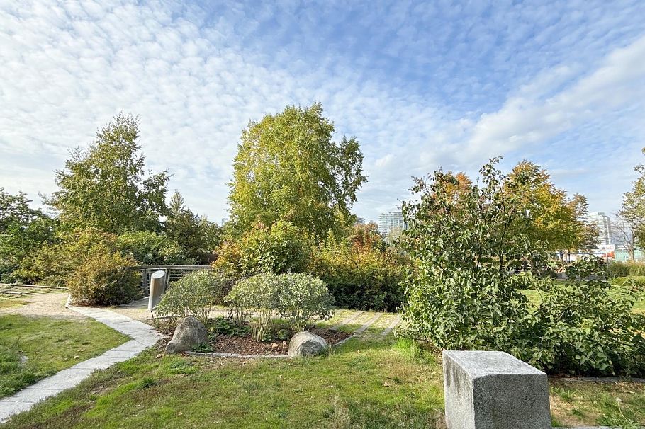 1210 1708 Columbia Street Vancouver, BC - 3