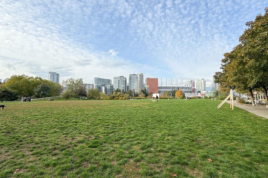 1210 1708 Columbia Street Vancouver, BC - 6