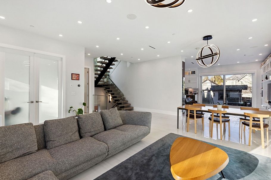 4437 W 13th Avenue Vancouver, BC - 9