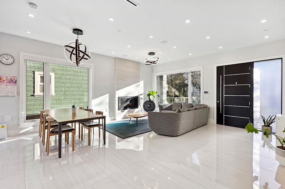 4437 W 13th Avenue Vancouver, BC - 5