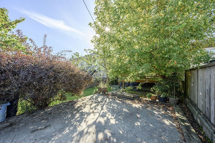 2633 Venables Street Vancouver, BC - 24