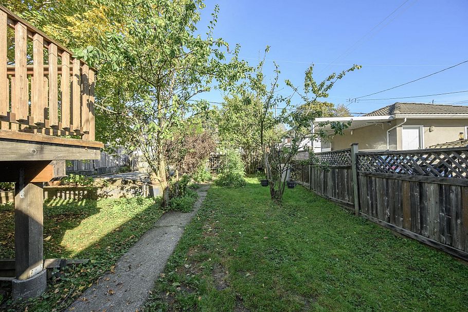 2633 Venables Street Vancouver, BC - 22