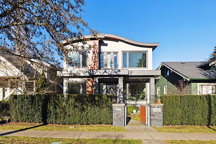 4437 W 13th Avenue Vancouver, BC - 1