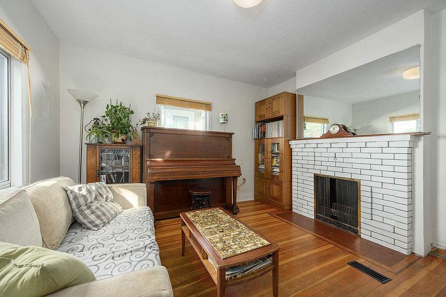 2633 Venables Street Vancouver, BC - 3