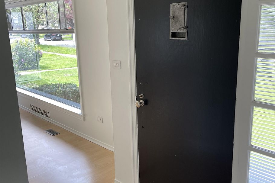 34 W 47th Avenue Vancouver, BC - 2