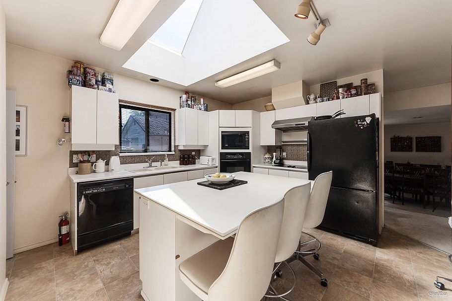 2141 W 47th Avenue Vancouver, BC - 25