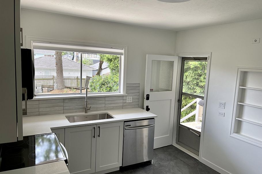 34 W 47th Avenue Vancouver, BC - 5