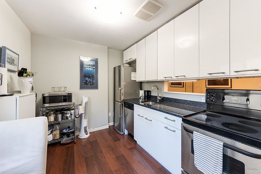 2141 W 47th Avenue Vancouver, BC - 35