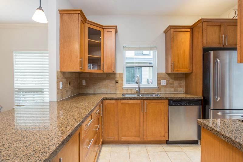 10 3150 Sunnyhurst Road North Vancouver, BC - 6