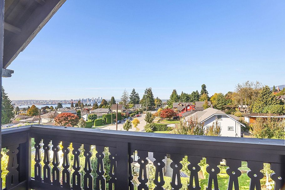 745 Grand Boulevard North Vancouver, BC - 35